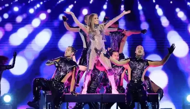 Kush fitoi në American Music Awards 2025? Njihuni me listën e plotë e fituesve