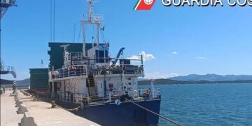 Destinacioni ishte Durrësi, bllokohet anija tregtare në Sardenja: Ishte jashtë standardeve të sigurisë