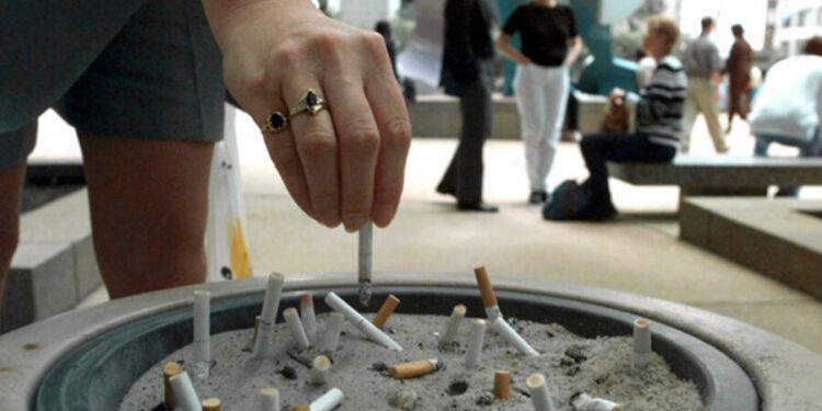 “Franca ndalon duhanin në ambiente publike nga 1 korriku”