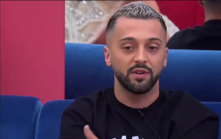 Fansat të zhgënjyer nga Gjesti, i bëjnë të papriturën (FOTO)