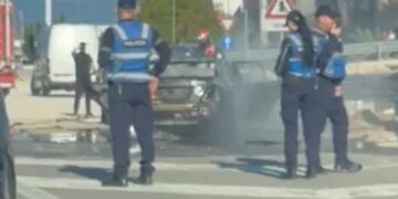 Shkrumbohet makina në autostradën Tiranë-Durrës, ja shkaku