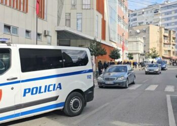 Dy 14-vjeçarë ngacmojnë seksualisht një të mitur, e filmojnë dhe postojnë në rrjetet sociale