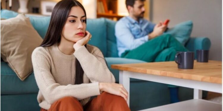 Mungesa e komunikimit: 10 sjellje që ‘e heshtin’ dashurinë