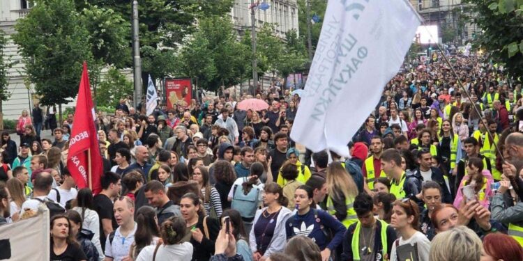 Protestë studentore në Serbi: “Çohu Serbi” bllokon urat e Beogradit