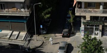 Dalin pamjet, çastet kur gruaja hidhet në erë me bombë në dorë