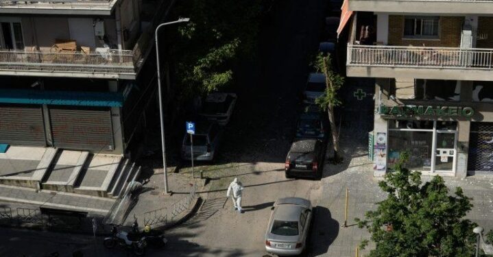 Dalin pamjet, çastet kur gruaja hidhet në erë me bombë në dorë