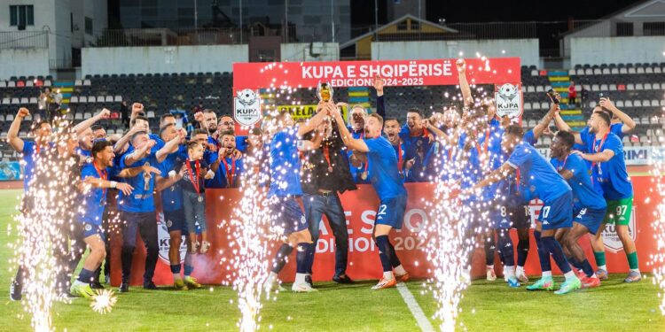 “Nëndetësja” del mbi ujë, Dinamo shkon në Europë pas 15 vitesh