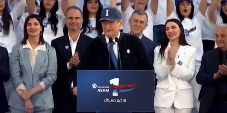 SHBA hoqi non gratën? Berisha në Shkodër: Mirënjohje të pakufishme për Trump dhe për ju që rezistuat