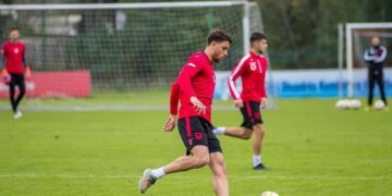 Mbrojtësi i Kombëtares njofton largimin nga klubi i njohur: Koha për një sfidë të re