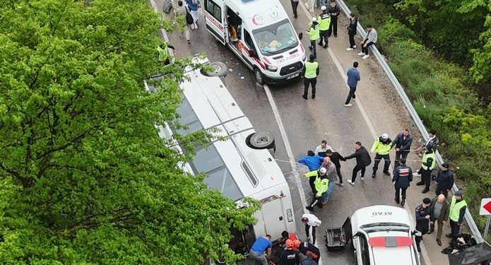 8 të vdekur dhe dhjetëra të plagosur në një aksident