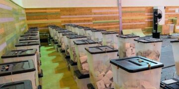 Një kuti me vota klasifikohet e pavlefshme në Kamëz, fletët nuk ishin sipas procedurës