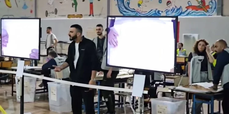 Tensione në qendrën e numërimit në ‘Vasil Shanto’ në Tiranë, ja shkaku