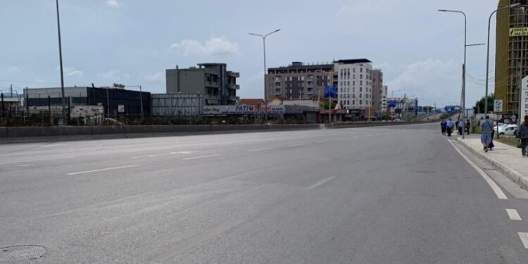 Zbarkon Europa, “zhduken” qytetarët, Tirana e boshatisur