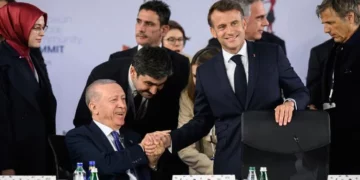 Macron flet nga Tirana: Rusia po refuzon mundësinë e armëpushimit pa kushte