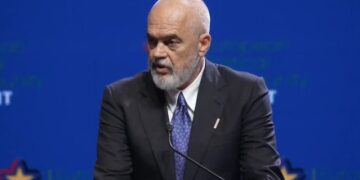 “Pse duhej pritur të vinte Trump që të diskutohej paqja”? Rama ‘qorton’ Europën për lufën në Ukrainë