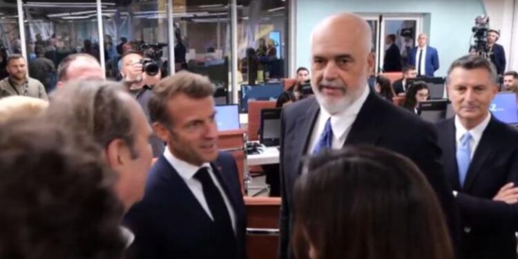Kryeministri Rama dhe presidenti Macron vizitojnë Piramidën