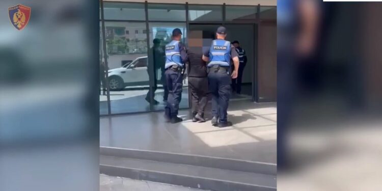 Shpërthimi me tritol në Elbasan, arrestohet pronari i banesës dhe nipi i tij