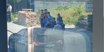 Të shtëna me armë zjarri në Laç, raportohet për disa të plagosur
