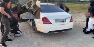Furnizonin grupet kriminale me armë zjarri, arrestohen 2 persona në Tiranë