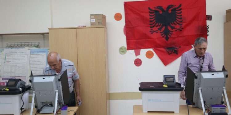 Në Elbasan numërohen 159 nga 506 kuti