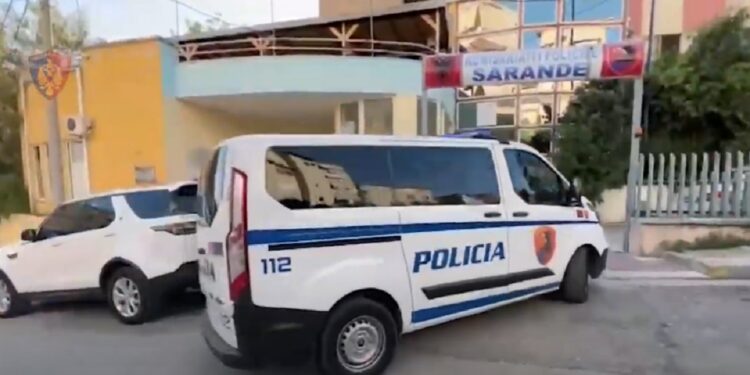 Sarandë: I mituri qëllon me grushte babanë dhe gjyshen, procedohet penalisht