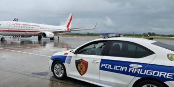 “Jam mik i tët biri”/ Mashtronte qytetarë dhe u merrte shuma parash, arrestohet 64-vjeçari