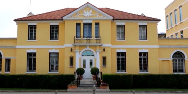 Ambasada e SHBA ndan mesazhin e Zv.Sekretarit të Shtetit: Punojmë vetëm me ata që…