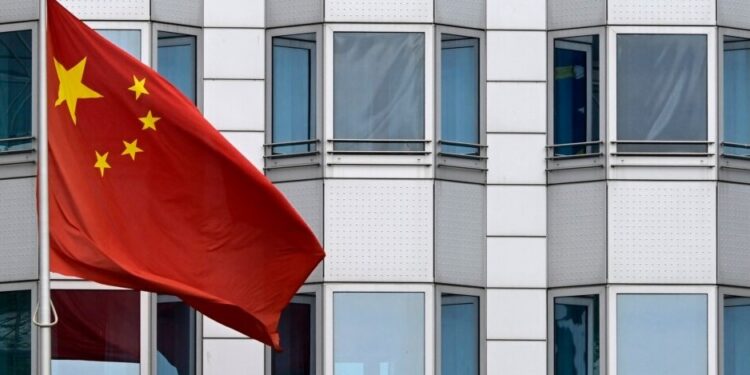 Kina i përgjigjet ashpër Macron