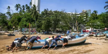 Uragani Erick godet Meksikën, qeveria bën thirrje për evakuim urgjent