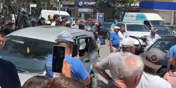 Aksidenti shkakton konflikt mes shoferëve, qytetarët flasin për tentativë vr*sjeje