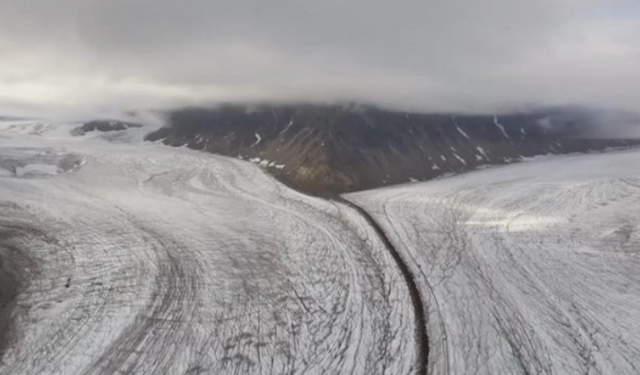 Akulli i Groenlandës shkrihet 17 herë më shpejt mes valës rekord të të nxehtit