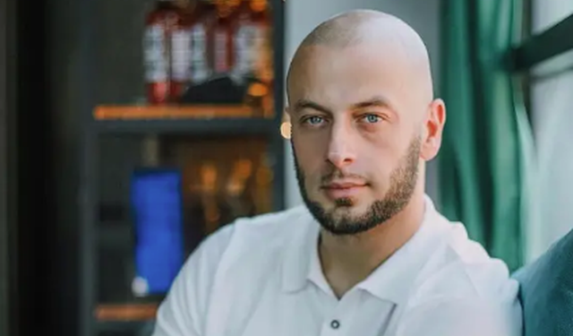 Adrian Gaxha kapet “mat” në jug, a është kjo vajza që i ka ‘rrëmbyer’ zemrën?