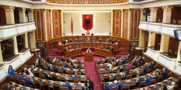 Noka: Ky Parlament s’është dyqani juaj që hapet e mbyllet sipas tureve turistike!