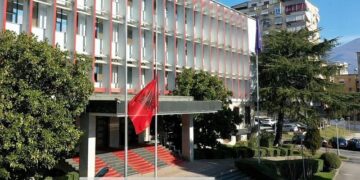 Pesë shqiptarë në Izrael, pezullohen fluturimet