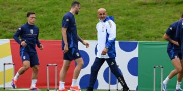 Mesfushori largohet nga grumbullimi i Italisë, humbet ndeshjet e kombëtares