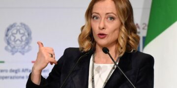 Profesor italian që kërcënoi vajzën e kryeministres Giorgia Meloni tentoi të vetëvritej