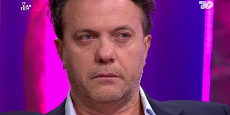 Laert Vasili: Motra ime vdiq pasi i morën gjak për Enver Hoxhën