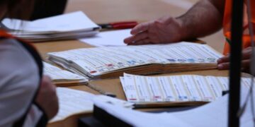 Elbasani në qendër të betejës – KAS vendos për fatin e zgjedhjeve