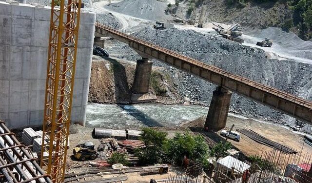 Balluku: Në lotin 7 Elbasan–Qafë Thanë po ndërtohen vepra arti dhe nënkalime