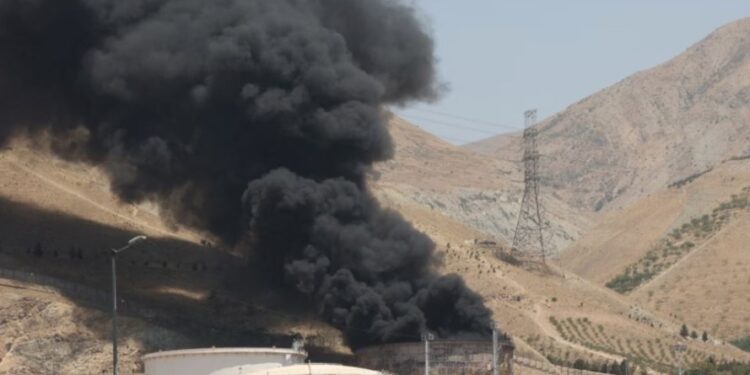 Si gjithmonë në luftë: Rritet çmimi i naftës, tensionet Izrael–Iran ndikojnë tregun