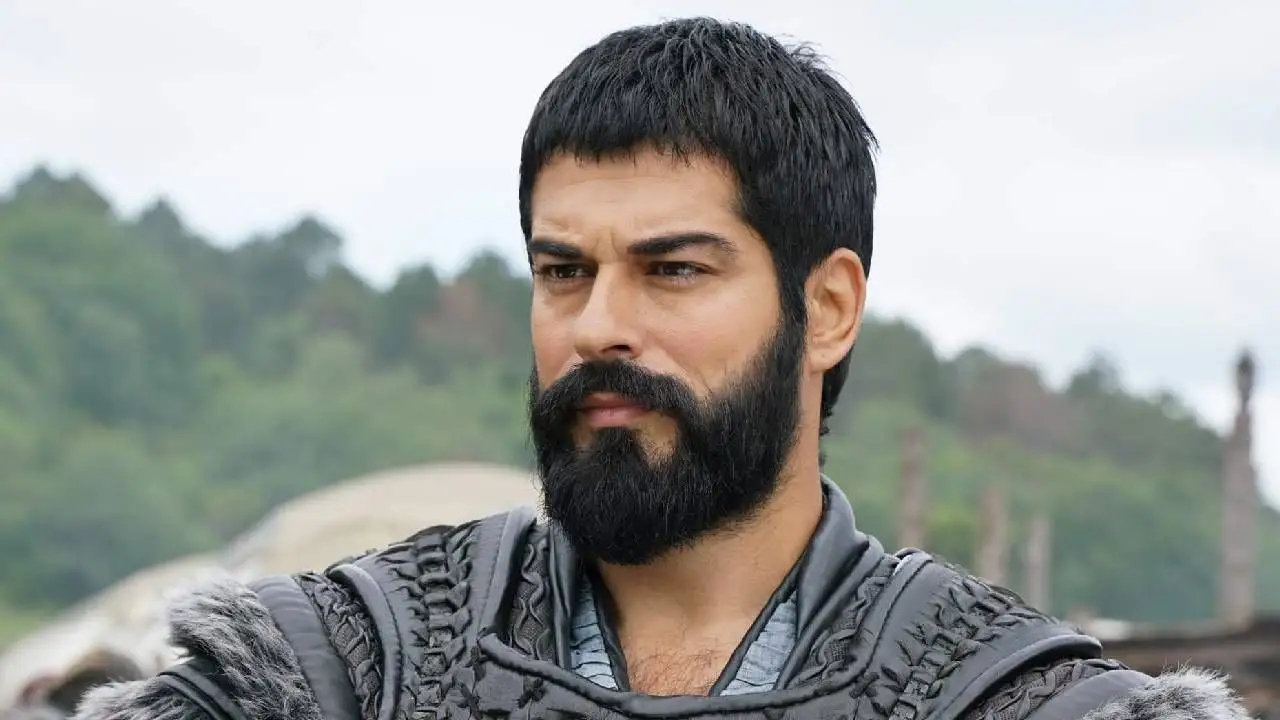 Ylli i serialeve turke, Burak Ozçivit, në pushime në Shqipëri