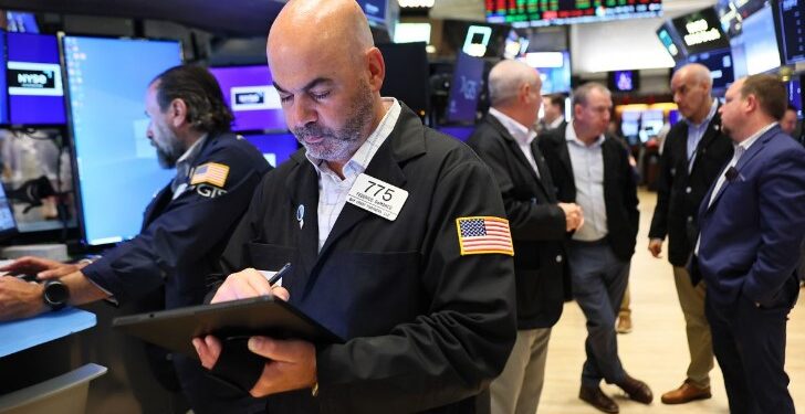 Tension SHBA-Iran, nafta bie, tregjet të qëndrueshme