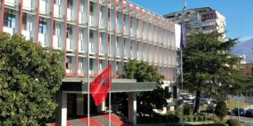 Rritet rreziku në Lindjen e Mesme; Ministria e Jashtme paralajmëron shqiptarët