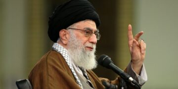 Khamenei: Nuk kemi shkelur të drejtat dhe nuk dorëzohemi