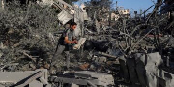 Rreziku nga vjedhja e ndihmave prej militantëve të Hamasit, Izraeli ndalon për 2 ditë furnizimin në Gaza