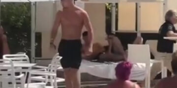 Sulmuesi anglez godet një grua me karrige gjatë një përleshje në Ibiza