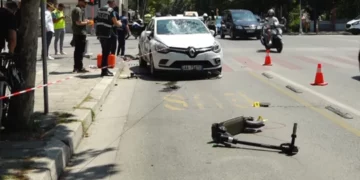 Përplasen 3 fëmijë me monopatinë, eksperti: Jo mbi 25 km/h