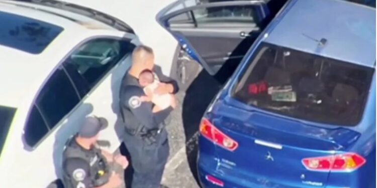 Foshnja lihet në makinë në vapë ekstreme, policia ndërhyn dhe shmang tragjedinë