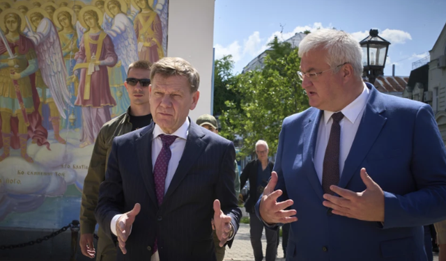 Gjermania do ta ndihmojë Ukrainën të prodhojë më shumë armë