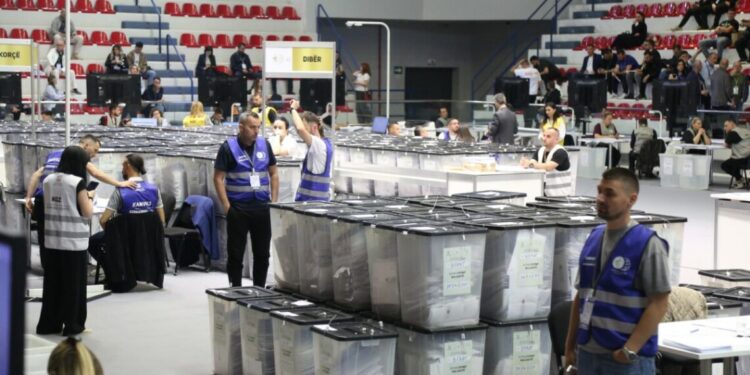 “Fletët ishin aty”, KAS i jep fund polemikës për Vlorën: Asnjë shkelje në 4 kutitë e hapura